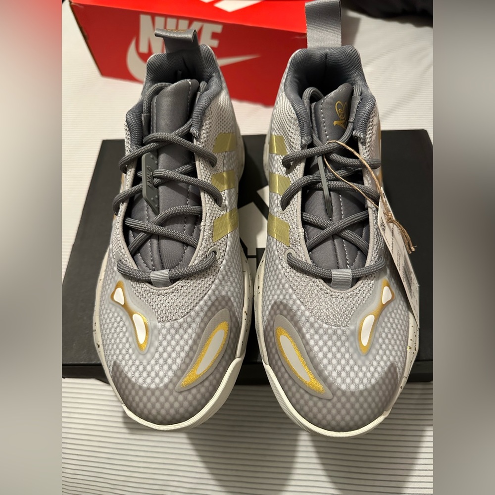 adidas Women's Exhibit A Candace Parker Basketball Shoes
